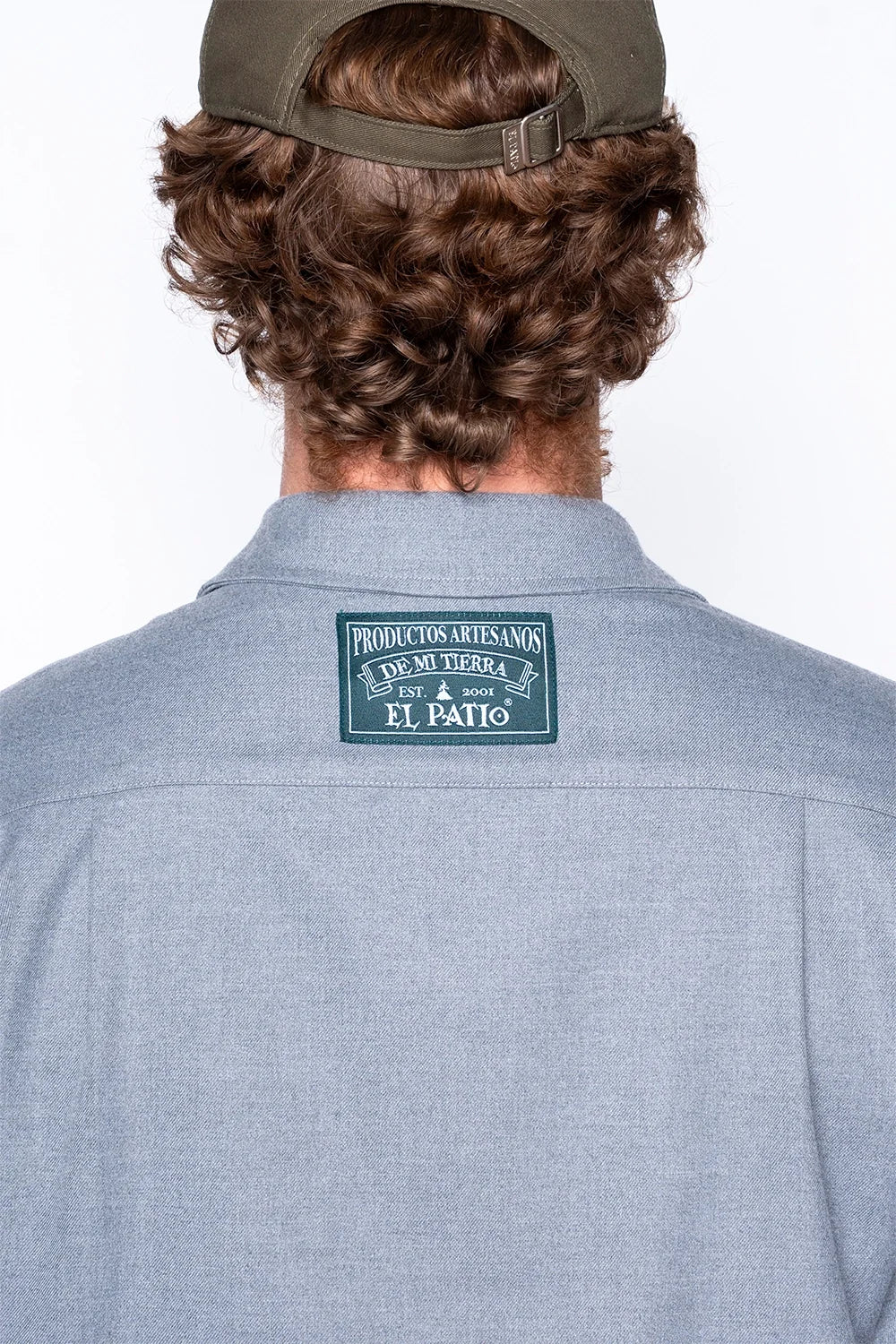 LA CAMISA: TECHNICAL