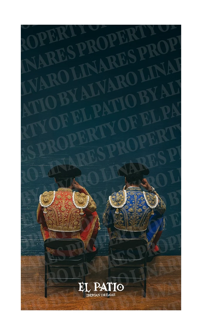 COURTSIDE BULLFIGHTERS WALLPAPER